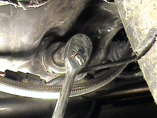 9,Fuel Pump Suction Strainer - Removing, Cleaning, and Replacing (4)